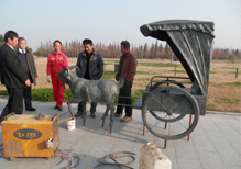 華派雕塑制作景區(qū)動物雕塑“羊拉車”