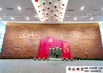 初心與使命館——場(chǎng)景復(fù)原、壁畫(huà)、雕塑布展及陳列。